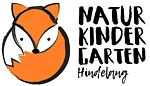 Logo Naturkindergarten Hindelang. Links ein gezeichneter Fuchs. Rechts steht Naturkindergarten Hindelang.